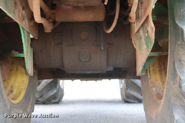 image for item DD8276 2003 John Deere 9520 Scraper Special 4WD tractor