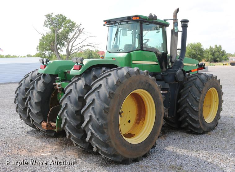 image for item DD8278 2006 John Deere 9520 Scraper Special 4WD tractor
