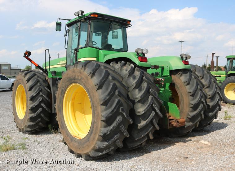 image for item DD8278 2006 John Deere 9520 Scraper Special 4WD tractor