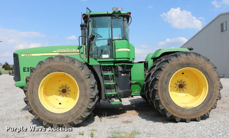 image for item DD8278 2006 John Deere 9520 Scraper Special 4WD tractor