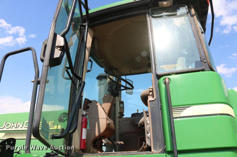 image for item DD8278 2006 John Deere 9520 Scraper Special 4WD tractor