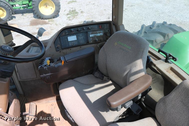 image for item DD8278 2006 John Deere 9520 Scraper Special 4WD tractor