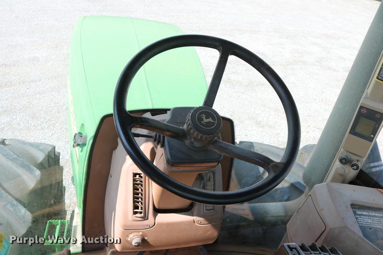 image for item DD8278 2006 John Deere 9520 Scraper Special 4WD tractor
