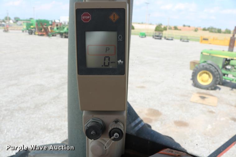 image for item DD8278 2006 John Deere 9520 Scraper Special 4WD tractor