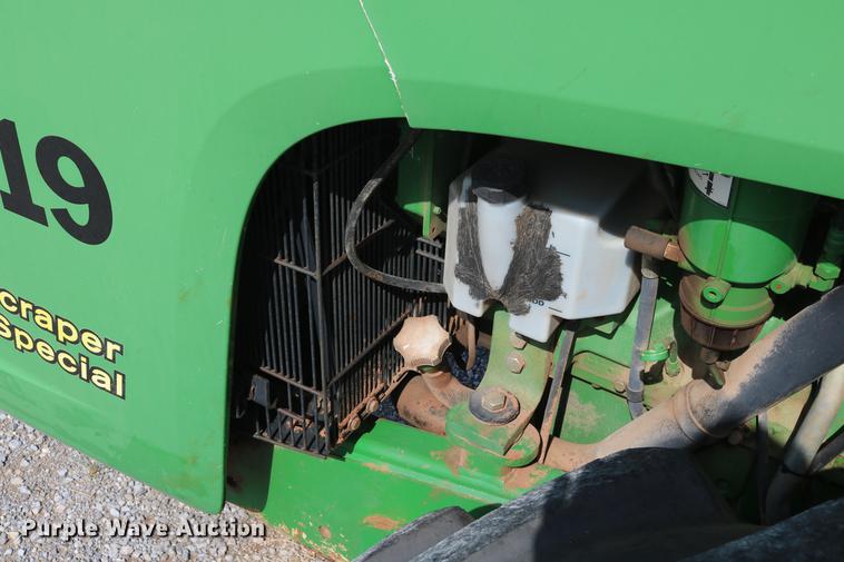 image for item DD8278 2006 John Deere 9520 Scraper Special 4WD tractor