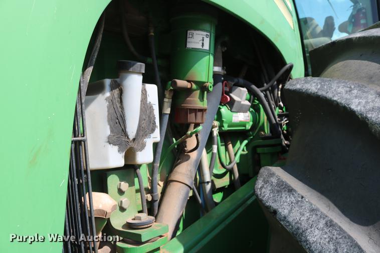 image for item DD8278 2006 John Deere 9520 Scraper Special 4WD tractor