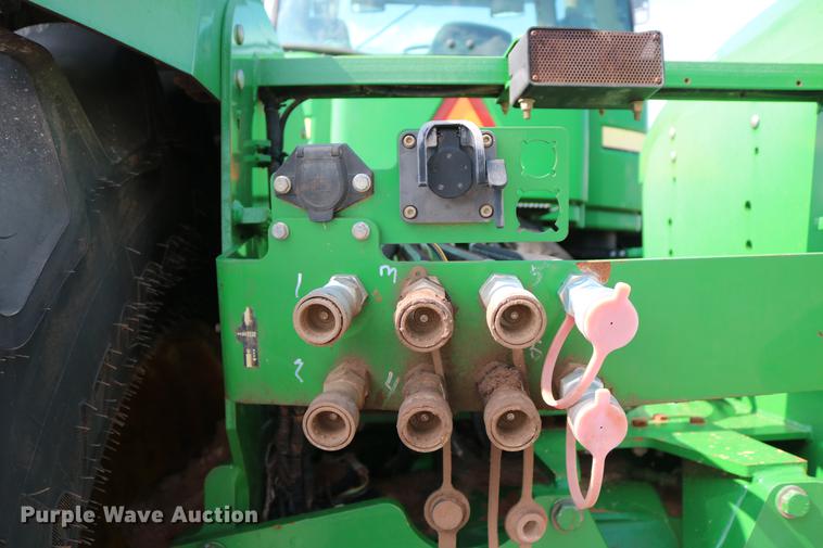 image for item DD8278 2006 John Deere 9520 Scraper Special 4WD tractor