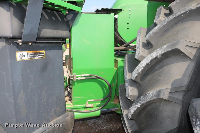 image for item DD8278 2006 John Deere 9520 Scraper Special 4WD tractor