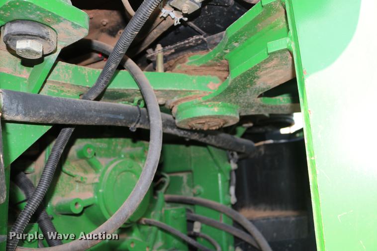 image for item DD8278 2006 John Deere 9520 Scraper Special 4WD tractor