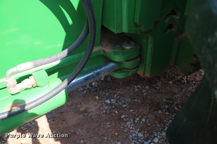 image for item DD8278 2006 John Deere 9520 Scraper Special 4WD tractor