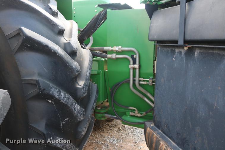 image for item DD8278 2006 John Deere 9520 Scraper Special 4WD tractor