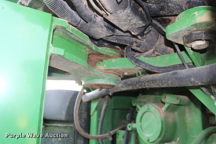 image for item DD8278 2006 John Deere 9520 Scraper Special 4WD tractor