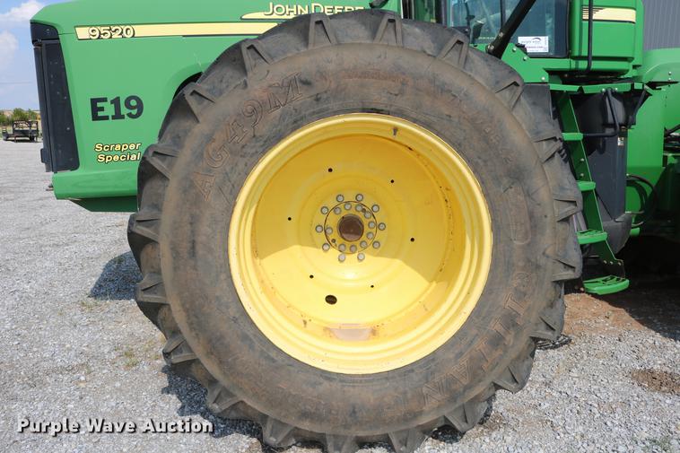 image for item DD8278 2006 John Deere 9520 Scraper Special 4WD tractor