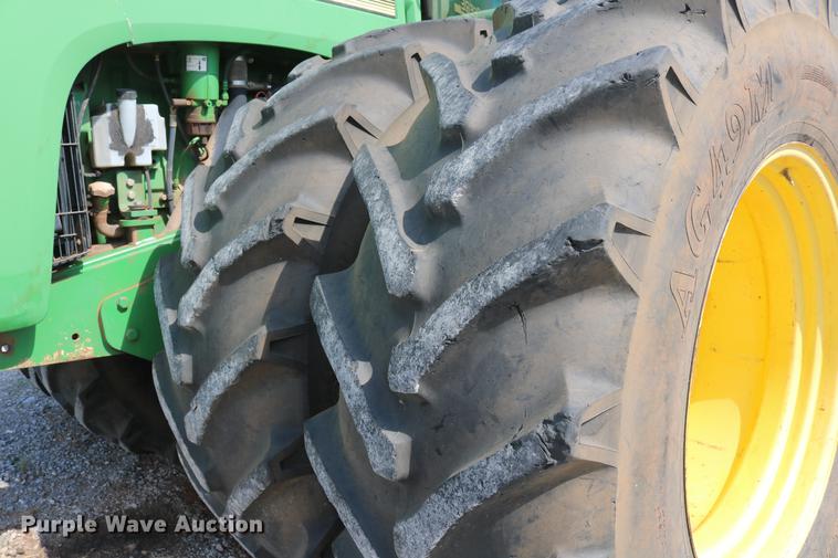 image for item DD8278 2006 John Deere 9520 Scraper Special 4WD tractor