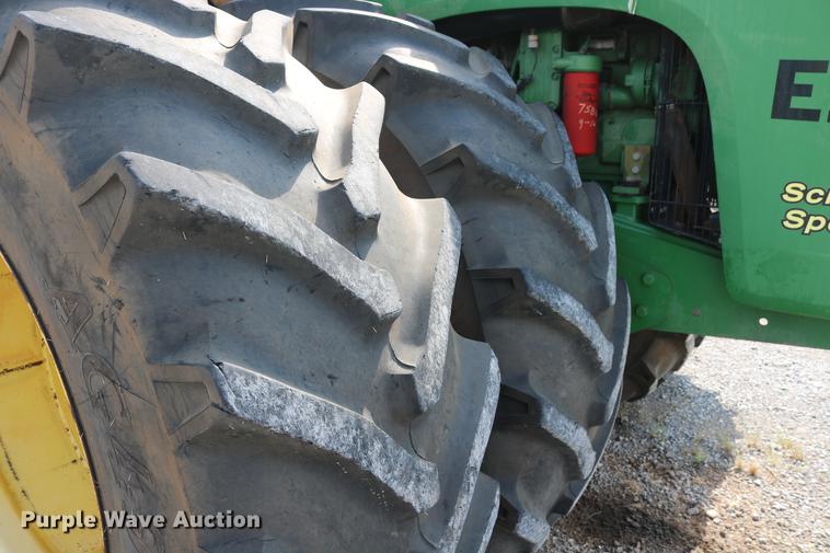 image for item DD8278 2006 John Deere 9520 Scraper Special 4WD tractor