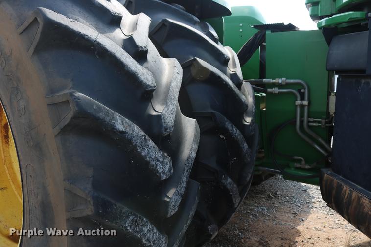 image for item DD8278 2006 John Deere 9520 Scraper Special 4WD tractor