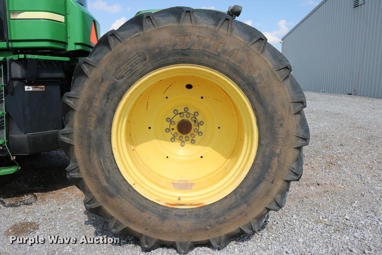 image for item DD8278 2006 John Deere 9520 Scraper Special 4WD tractor
