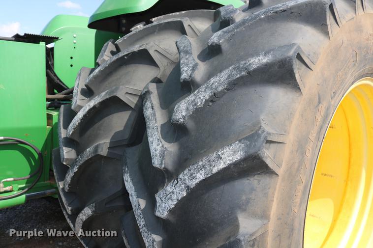 image for item DD8278 2006 John Deere 9520 Scraper Special 4WD tractor