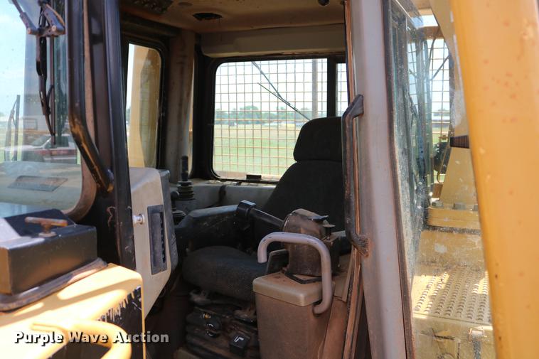 image for item DD8281 2005 Caterpillar D6R XL Series II dozer