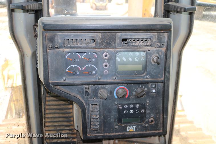 image for item DD8281 2005 Caterpillar D6R XL Series II dozer