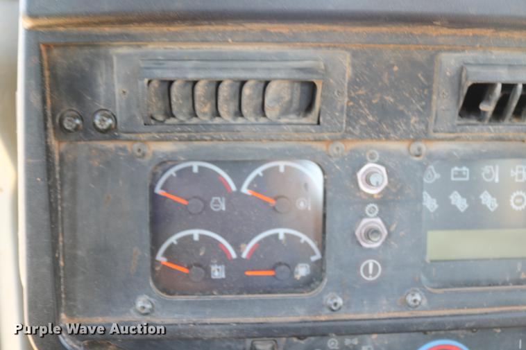 image for item DD8281 2005 Caterpillar D6R XL Series II dozer