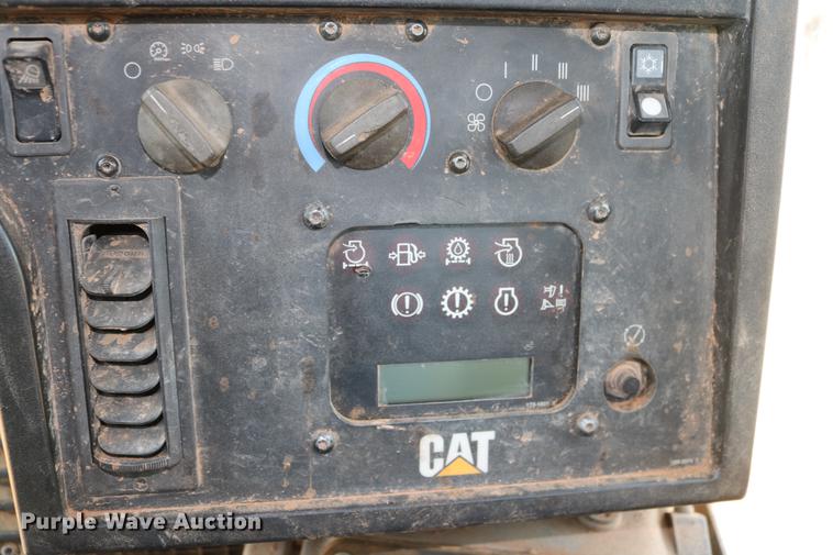 image for item DD8281 2005 Caterpillar D6R XL Series II dozer