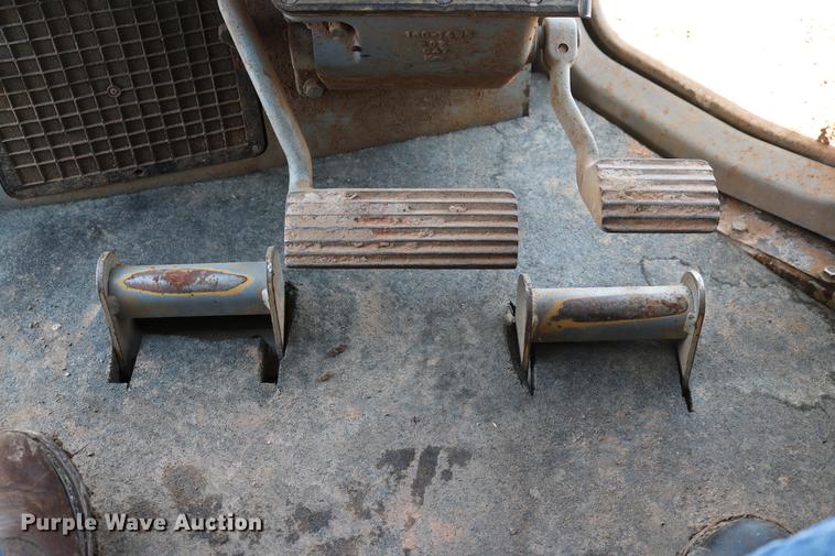 image for item DD8281 2005 Caterpillar D6R XL Series II dozer