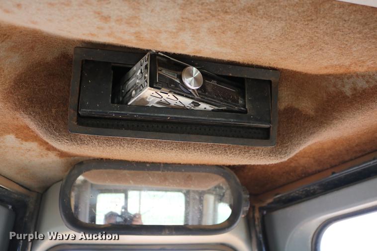 image for item DD8281 2005 Caterpillar D6R XL Series II dozer