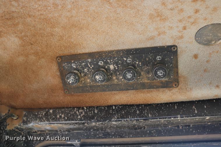 image for item DD8281 2005 Caterpillar D6R XL Series II dozer