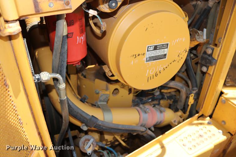 image for item DD8281 2005 Caterpillar D6R XL Series II dozer