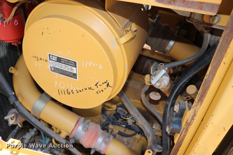 image for item DD8281 2005 Caterpillar D6R XL Series II dozer