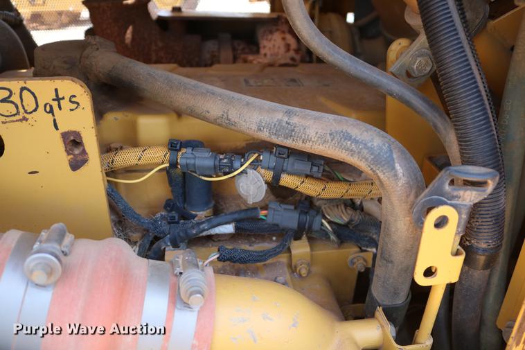 image for item DD8281 2005 Caterpillar D6R XL Series II dozer