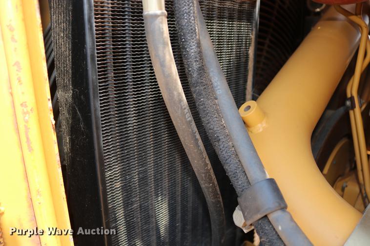 image for item DD8281 2005 Caterpillar D6R XL Series II dozer