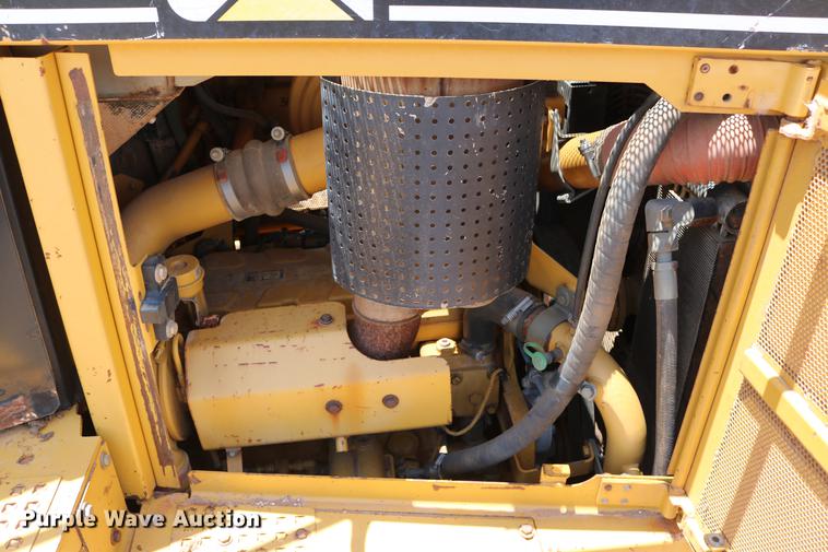 image for item DD8281 2005 Caterpillar D6R XL Series II dozer