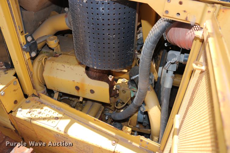 image for item DD8281 2005 Caterpillar D6R XL Series II dozer