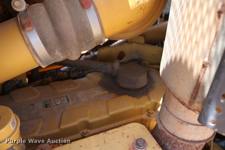 image for item DD8281 2005 Caterpillar D6R XL Series II dozer