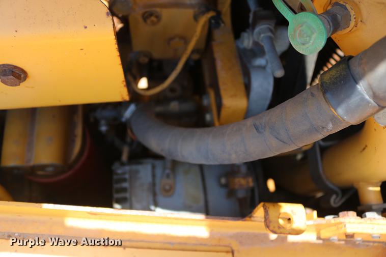 image for item DD8281 2005 Caterpillar D6R XL Series II dozer