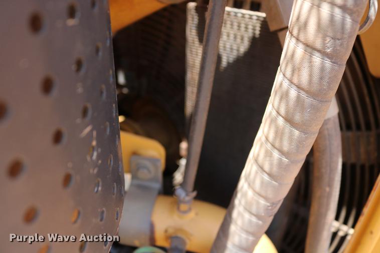 image for item DD8281 2005 Caterpillar D6R XL Series II dozer