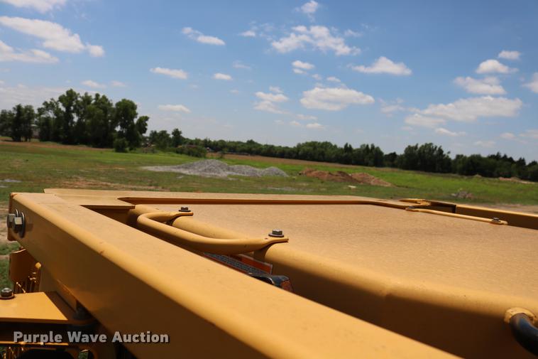 image for item DD8281 2005 Caterpillar D6R XL Series II dozer