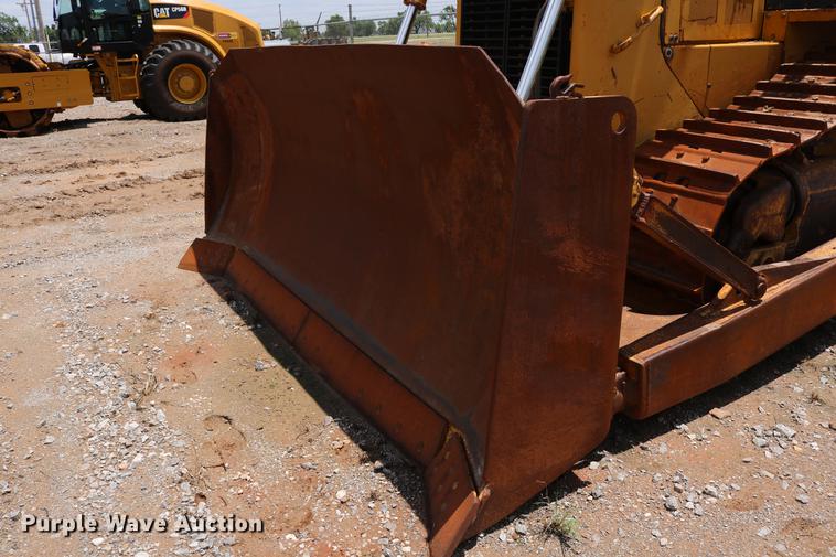 image for item DD8281 2005 Caterpillar D6R XL Series II dozer