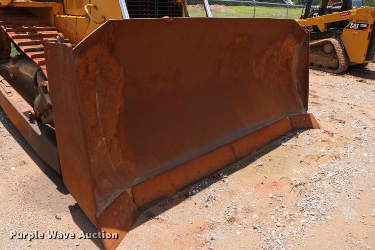image for item DD8281 2005 Caterpillar D6R XL Series II dozer