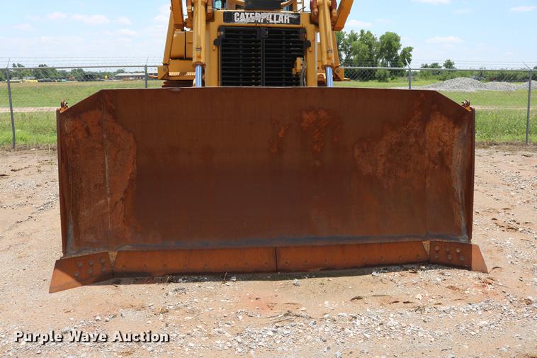 image for item DD8281 2005 Caterpillar D6R XL Series II dozer