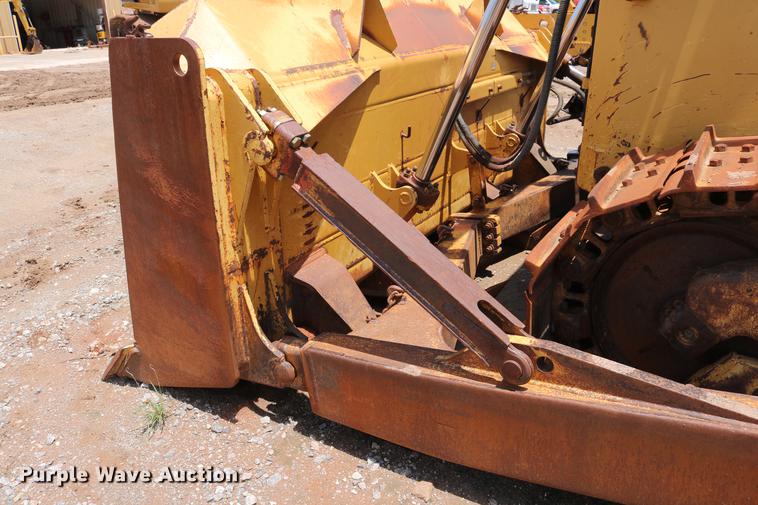 image for item DD8281 2005 Caterpillar D6R XL Series II dozer