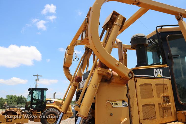 image for item DD8281 2005 Caterpillar D6R XL Series II dozer