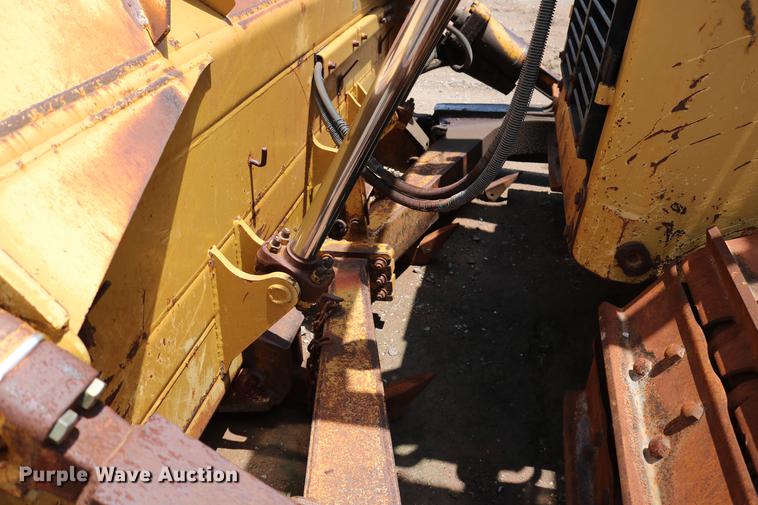 image for item DD8281 2005 Caterpillar D6R XL Series II dozer