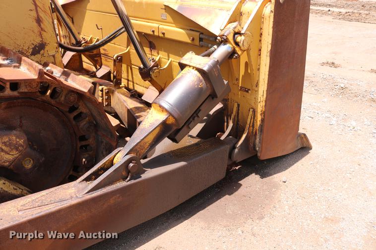 image for item DD8281 2005 Caterpillar D6R XL Series II dozer