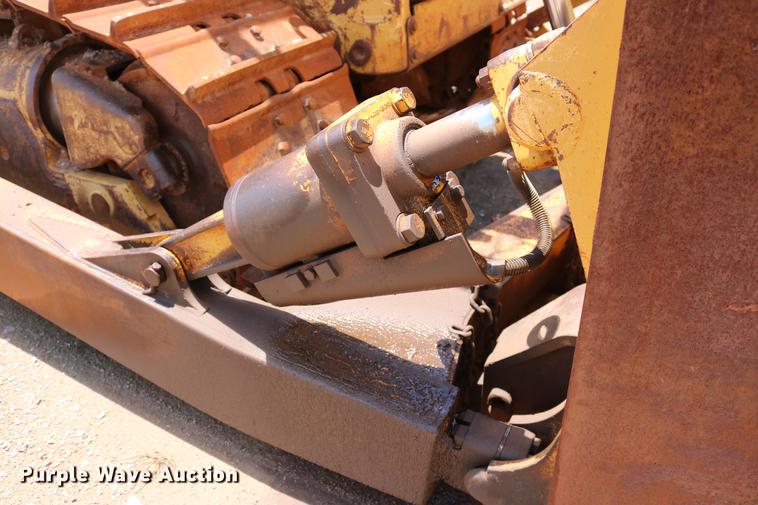 image for item DD8281 2005 Caterpillar D6R XL Series II dozer