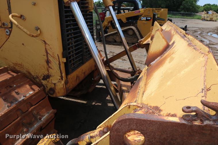 image for item DD8281 2005 Caterpillar D6R XL Series II dozer