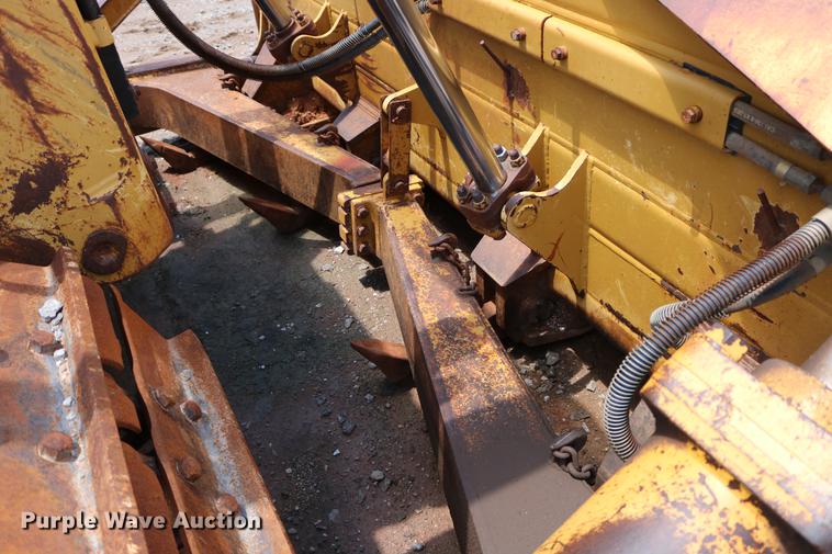 image for item DD8281 2005 Caterpillar D6R XL Series II dozer