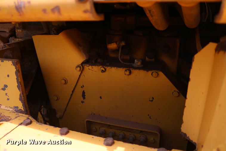 image for item DD8281 2005 Caterpillar D6R XL Series II dozer